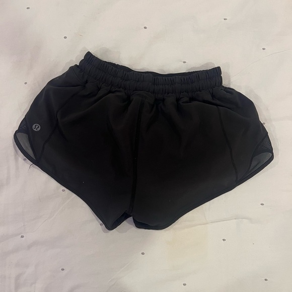 Lululemon Hotty Hot Shorts in Black (2.5 inseam) - Picture 2 of 5